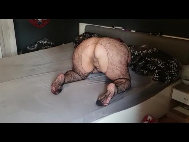 Ich zeig dir mein neues Catsuit… Mit freier Speckmuschi