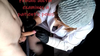 Medizinischer Fetisch – Ärztin untersucht den Penis eines Patienten