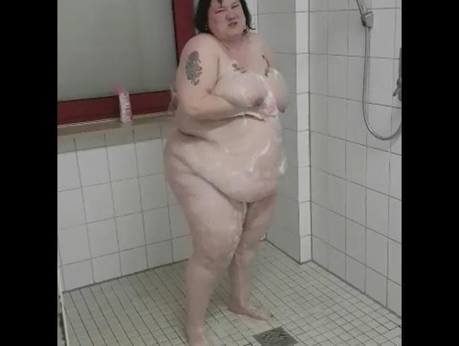 NACH DEM PISSEN DUSCHEN