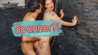 Spanner-Fick unter der Dusche