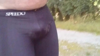 Speedo Outdoor: Ausziehen am Kanal ** Badehose **