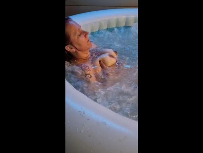 Titten im Wirlpool…
