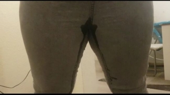 USER WUNSCH – In und auf die Hose gepisst