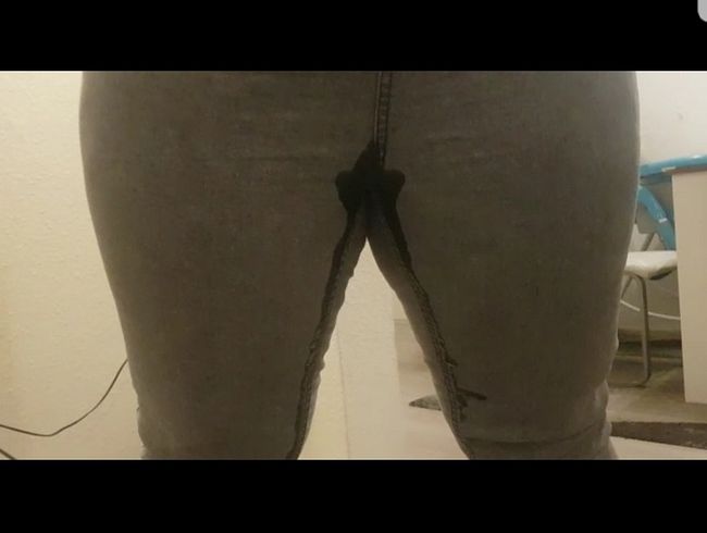 USER WUNSCH – In und auf die Hose gepisst