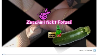 Zucchini fickt Fotze!