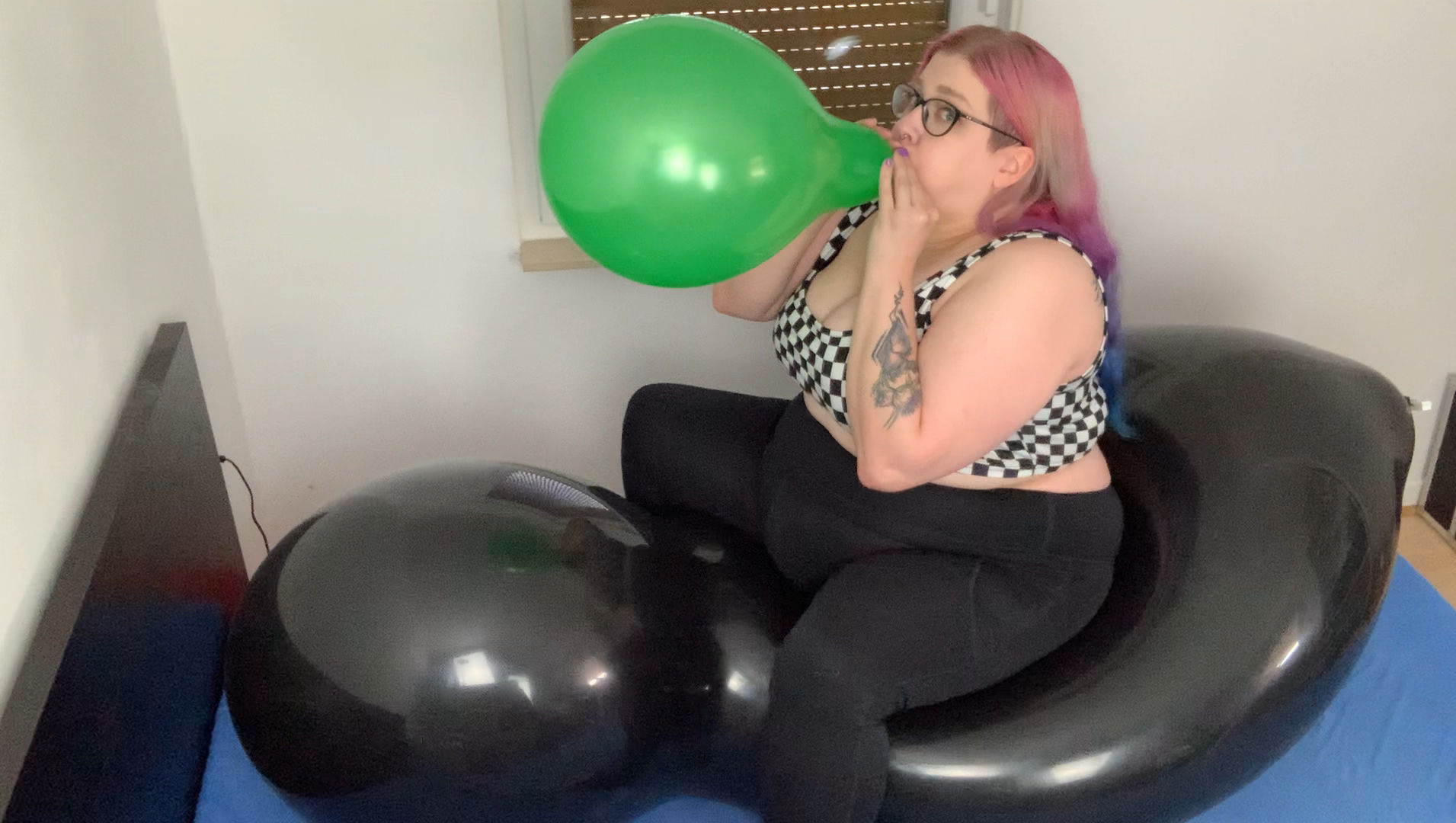 Blow to Pop auf einem riesigen Ballon