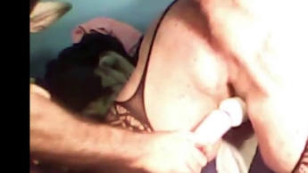 Die Sissy in Strapse fickt die Lady mit Strapon Teil 1 von 2