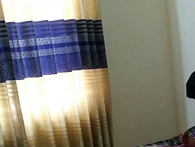 Heiße MILF, sexy Stiefmutter wird geil und fickt Stiefsohn, während er daran dachte, seine Freundin zu ficken