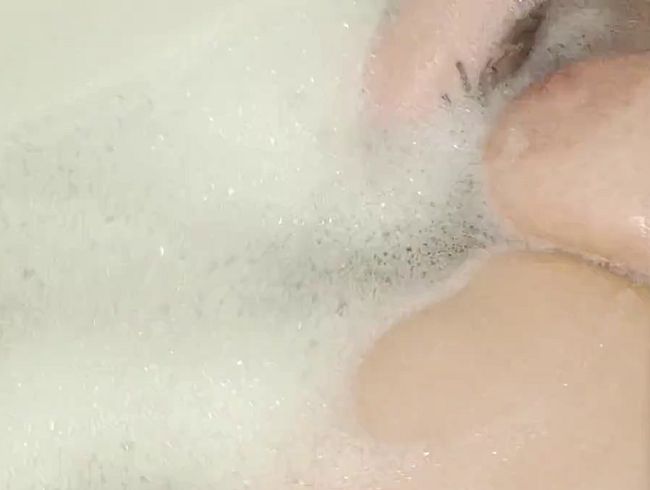 Beobachte mich in der Badewanne. Willst Du zu mir? // Video 006