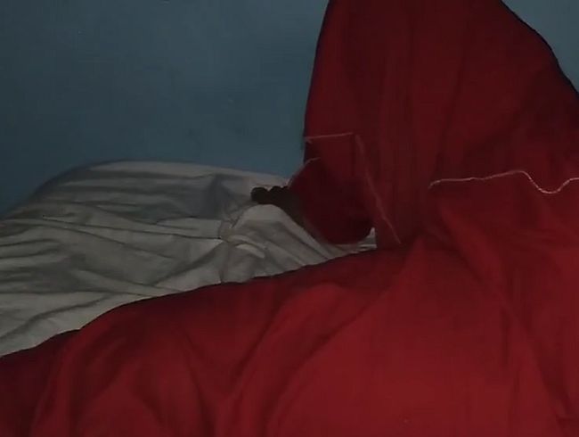 College-Studentin masturbiert, nachdem sie den Penis ihres Freundes gesehen hat