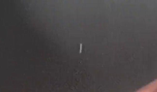 Doppelt hält besser. Dildo in Fotze und Arsch. Dildo zuerst auf Tisch gefickt