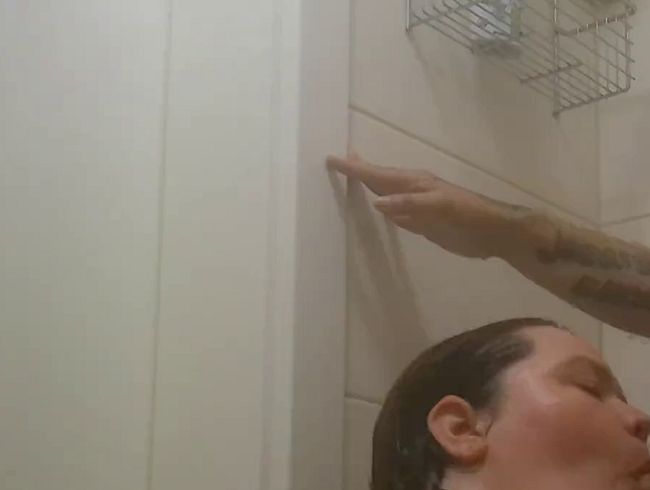 Geile BBW Milf beim Duschen schön in der Dusche Gefickt