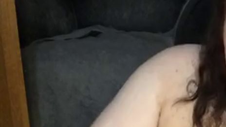 Cute Girl – Dildo reiten, fingern und Squirten!