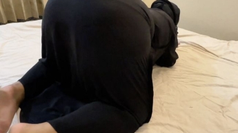 Fick schnell meinen riesigen Arsch und meine feuchte Muschi. Meine Eltern verlassen das Haus. Ich bin eine alleinstehende Araberin und ein heißes muslimisches Teenager-Mädchen.