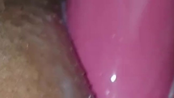 Göttlicher weißer Muschisaft… mit Dildo rausgefickt..