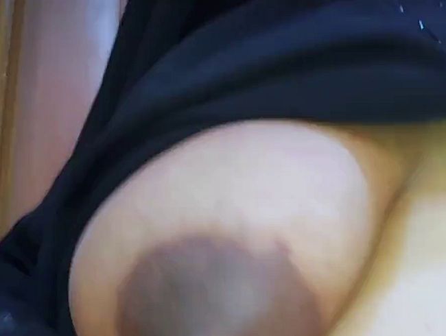 Religiöse heiße Stiefmutter twerkt mit ihrem großen dicken fetten Schweinearsch und ihren hängenden Brüsten. Wunderschöne arabische Abaya und Hijab