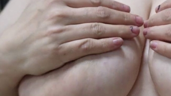 Titten massage mit öl