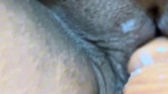 Arabisches BBW-Single-Mädchen wird mit großem Dildo in die Muschi gefickt!