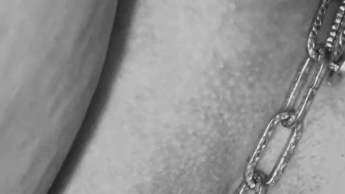 Chained Pussy – In Ketten gelegte Pussy.
