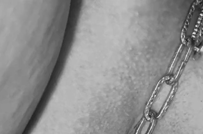 Chained Pussy – In Ketten gelegte Pussy.