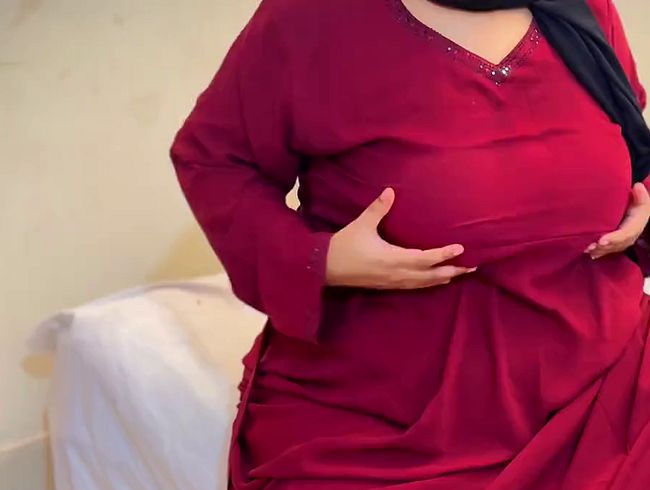 Ich bin ein 20-jähriges arabisches, muslimisches BBW-Mädchen, kannst du mich bitte ficken? Meine Eltern sind heute nicht zu Hause