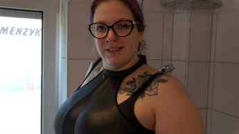 Devoter Typ wird angepisst