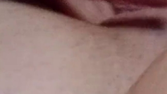 Geile Schlampe will Sex und masturbieren allein. Schau sie