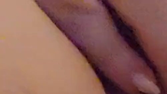 Neuer Lieblings Dildo dick und gedreht schraube ihn in meine enge Pussy rein
