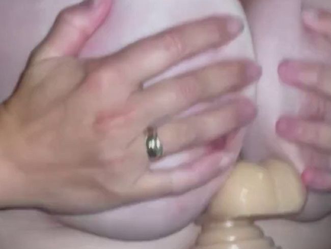 TITTENFICK GEFÄLLIGST ?