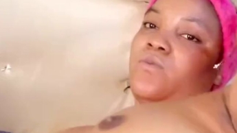 Twerking im Bett, um meinen Kopf zu beschäftigen, wenn mir langweilig ist ??