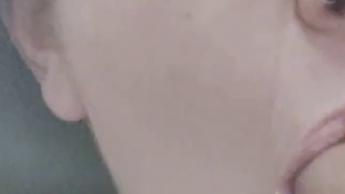 Dildo lutschen macht mich geil !