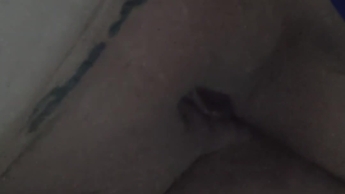 Frisch rasiert Gepinkelt! Geil in Kompressionsstrümpfen