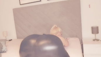 Glanzleggings,corsage und dildoshow