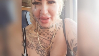 Im Zug während fremder geeschlafen hat Blank gezogen und Arsch rausgestreckt