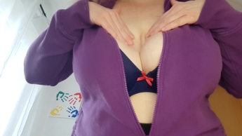 Meine Brüste über deinem Gesicht