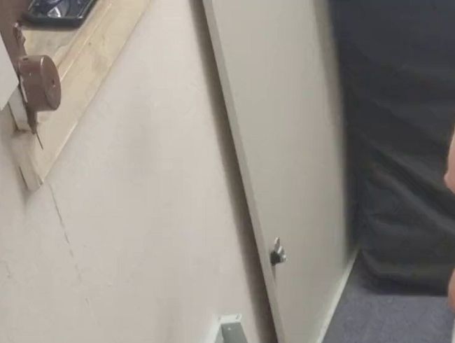 Quickie im Serverraum mit Tiefenbesamung und Liebeskugel (129)