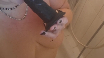 Nici beim Dildo Blasen